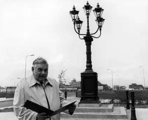 Five Lamps, Landmark, Thornaby, 10th June 1983. Replica Five Lamps, Landmark, Thornaby, 10th June 1983. Replica