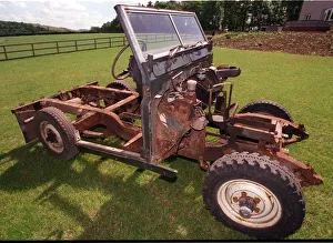 Land Rover in stages of building July 1998 Donar Vehicle from this parts are taken to Land Rover in stages of building July 1998 Donar Vehicle from this parts are taken to
