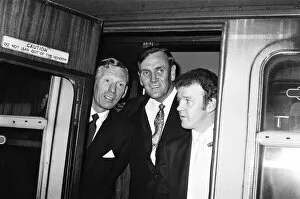 Images Dated 18th May 2011: Leeds United manger Don Revie with Billy Bremner and Syd Owens at Leeds station before