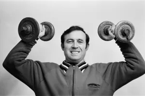 Leicester City manager Jimmy Bloomfield lifting weights. 2nd February 1972 Leicester City manager Jimmy Bloomfield lifting weights. 2nd February 1972