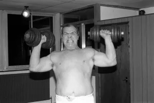 Lenny McLean unofficail boxing champion in training msi A©Mirrorpix Lenny McLean unofficail boxing champion in training msi A©Mirrorpix