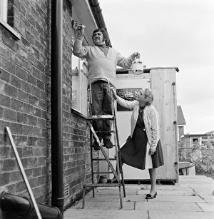 Les Dawson lends a hand at his mother-in-law's house in Unsworth, near Bury Les Dawson lends a hand at his mother-in-law's house in Unsworth, near Bury