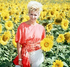 Leslie Ash actress in the French countryside dbase MSI A©mirrorpix Leslie Ash actress in the French countryside dbase MSI A©mirrorpix