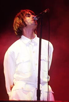 Images Dated 10th August 1996: LIAM GALLAGHER (OASIS) - ON STAGE AT KNEBWORTH - 10 / 08 / 1`996