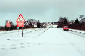 Light traffic on road as cold snap hits Ormesby Bank, Middlesbrough, 28th February 1993 Light traffic on road as cold snap hits Ormesby Bank, Middlesbrough, 28th February 1993