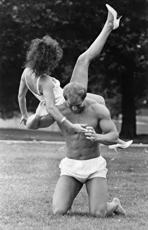 Linda Lusardi being lifted by a muscley nearly naked Julien Mess in the park Linda Lusardi being lifted by a muscley nearly naked Julien Mess in the park