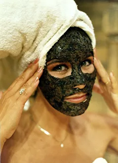 Linda Lusardi Model/TV Presenter wearing face pack towel on head Linda Lusardi Model/TV Presenter wearing face pack towel on head