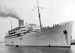 The Liner RMS Andes, seen docking at Southampton. December 1970 The Liner RMS Andes, seen docking at Southampton. December 1970