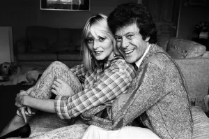 Lionel Blair pictured at home with his wife Susan. 19th October 1983 Lionel Blair pictured at home with his wife Susan. 19th October 1983