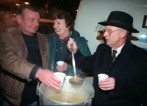 LIZ LOCKHEAD October 1997 WELCOMES A HOMELESS MAN TO HER SOUP KITCHEN AS HE TAKES LIZ LOCKHEAD October 1997 WELCOMES A HOMELESS MAN TO HER SOUP KITCHEN AS HE TAKES