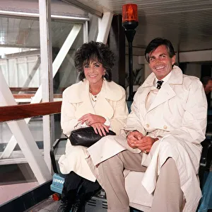 Liz Taylor actress and George Hamilton actor at London airport, August 1986 Liz Taylor actress and George Hamilton actor at London airport, August 1986