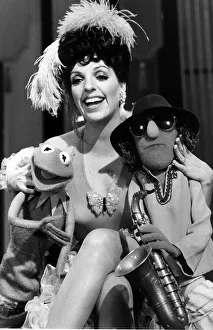 Liza Minnelli with her Muppet favourites Kermit the Frog 1979 and Zoot Liza Minnelli with her Muppet favourites Kermit the Frog 1979 and Zoot