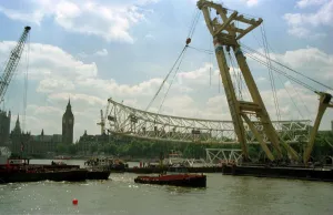 London Eye Wheel Construction work June 1999. First section is put in place London Eye Wheel Construction work June 1999. First section is put in place