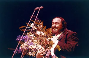 Luciano Pavarotti after performing at the SECC in Glasgow. March 1992. 05/03/1992 Luciano Pavarotti after performing at the SECC in Glasgow. March 1992. 05/03/1992