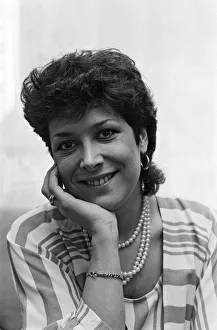 Lynda Bellingham at home in north London. 24th February 1985 Lynda Bellingham at home in north London. 24th February 1985
