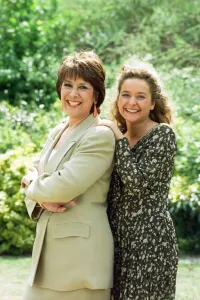 Mirror/0600to0699 00689/lynda bellingham julia sawalha attend photocall Mirror/0600to0699 00689/lynda bellingham julia sawalha attend photocall
