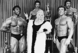 Mae West Actress a the Mr America Contest - August 1977 dbase msi Mae West Actress a the Mr America Contest - August 1977 dbase msi