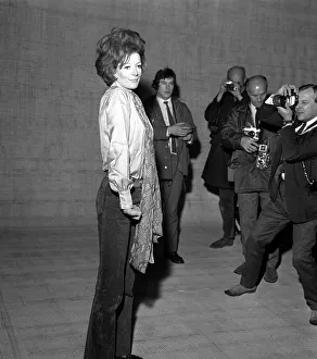 Maggie Smith Actress April 1970 08/04/1970 Outside after celebrating her Maggie Smith Actress April 1970 08/04/1970 Outside after celebrating her