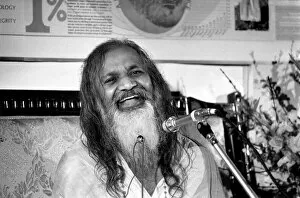 Images Dated 19th March 1975: Maharishi is back in Town. March 1975 75-01534-002 Maharishi Mahesh Yogi - founder of