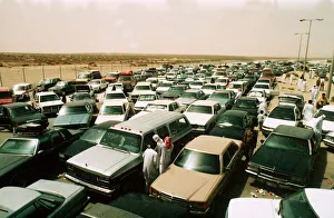 The main border crossing from Kuwait in to Saudi Arabia is blocked by Kuwati refugees The main border crossing from Kuwait in to Saudi Arabia is blocked by Kuwati refugees