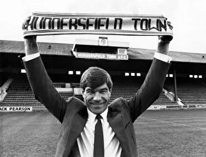 Images Dated 12th October 1987: Malcolm MacDonald, Manager of Huddersfield FC. October 1987 P005908