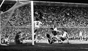 Images Dated 28th April 1984: Manchester United 0 v. West Ham 0. April 1984 MF15-08-049
