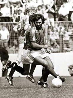 Manchester Uniteds George Best in action against Glentoran August 1982 Manchester Uniteds George Best in action against Glentoran August 1982