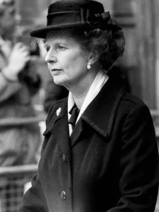 Mirror/1500to1599 01528/margaret thatcher leaving memorial service Mirror/1500to1599 01528/margaret thatcher leaving memorial service