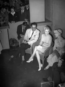 Marilyn Monroe with husband Arthur Miller and Vivien Leigh July 1956 Marilyn Monroe with husband Arthur Miller and Vivien Leigh July 1956