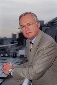 Martyn Lewis Newsreader September 1998 BBC1 Newsreader and TV Presenter A©Mirrorpix Martyn Lewis Newsreader September 1998 BBC1 Newsreader and TV Presenter A©Mirrorpix