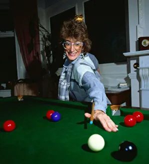 Maureen Lipman playing snooker November 1985 Maureen Lipman playing snooker November 1985