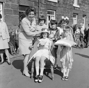 Maypole Dancing, Skinningrove School, Redcar and Cleveland, North Yorkshire, England Maypole Dancing, Skinningrove School, Redcar and Cleveland, North Yorkshire, England