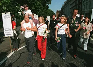 Melanie Blatt, Robbie Williams and girlfriend August 1998 Nicole with sister Natalie Melanie Blatt, Robbie Williams and girlfriend August 1998 Nicole with sister Natalie