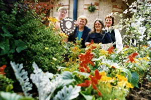 Members of Saltburn Residents and Britain in Bloom Committees with the new Lens Sanders Members of Saltburn Residents and Britain in Bloom Committees with the new Lens Sanders
