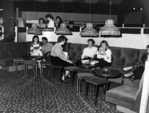 MEMORY LANE PUBLICATION - THE WAY WE LOOKED (FASHION, TRENDS AND YOUTH CULTURE MEMORY LANE PUBLICATION - THE WAY WE LOOKED (FASHION, TRENDS AND YOUTH CULTURE