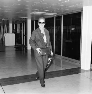 Meryl Streep pictured at London Airport. 17th October 1981 Meryl Streep pictured at London Airport. 17th October 1981