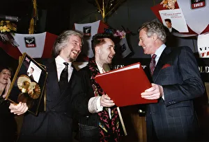 Michael Aspel TV Presenter presenting Nigel Kennedy Violinist with The This is Your Life Michael Aspel TV Presenter presenting Nigel Kennedy Violinist with The This is Your Life