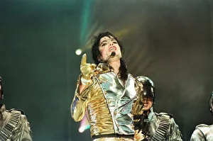 Mirror/0100to0199 00107/michael jackson seen stage sheffield 10th july Mirror/0100to0199 00107/michael jackson seen stage sheffield 10th july