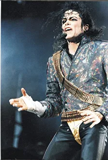 Michael Jackson singing on stage hand bangaged circa 1988 Michael Jackson singing on stage hand bangaged circa 1988