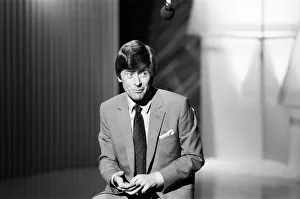 Mike Yarwood filming his Thames TV Christmas show. 11th December 1984 Mike Yarwood filming his Thames TV Christmas show. 11th December 1984