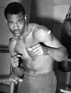 00035 Prints: Print of Joe Bygraves in a typical boxing pose