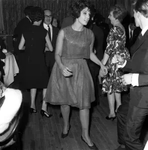 Alma Cogan Dances The Twist Print, 6/2/62