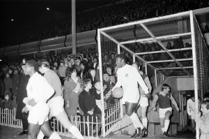 Tunnel Prints: Aston Villa v Santos 1972 Print - Pele's Substitution