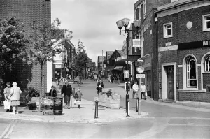 Eccleston Street Prescot Shopping Mall Print, 19th June 1991