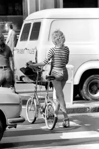 Model with a bicycle in Kings Road Chelsea, London. April 1975 75-2156-009 Model with a bicycle in Kings Road Chelsea, London. April 1975 75-2156-009