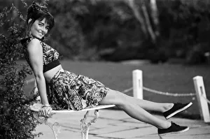 Model poses for a fashion shoot. 17th February 1988 Model poses for a fashion shoot. 17th February 1988