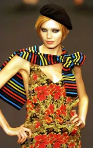 MODEL UNKNOWN GIVES THE FRENCH LOOK AT RYKIEL SHOW PARIS MODEL UNKNOWN GIVES THE FRENCH LOOK AT RYKIEL SHOW PARIS