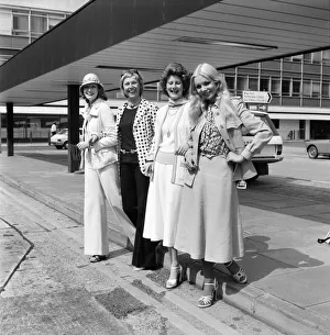 Models L-R: Dolores Sheraton, Elizabeth Rummel, Jenny Knox Models L-R: Dolores Sheraton, Elizabeth Rummel, Jenny Knox