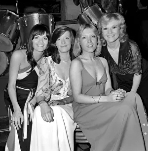 Mothers Pride pop proup. L to R: Eve Graham, Sue Leon, Nicki Weston, Lyn Paul Mothers Pride pop proup. L to R: Eve Graham, Sue Leon, Nicki Weston, Lyn Paul