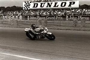 Images Dated 10th August 1975: Motorcycle racing champion Barry Sheene in action during John Player Grand Prix at